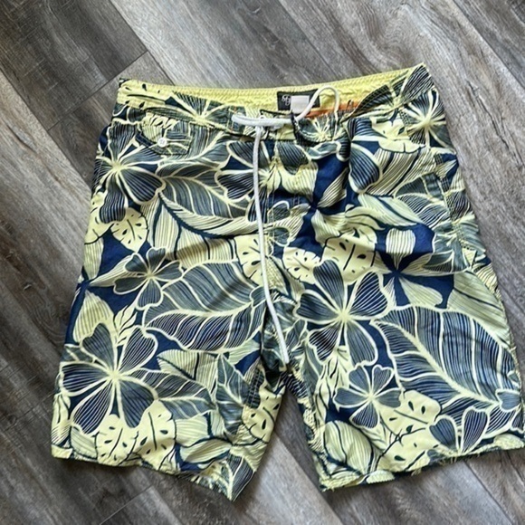 St. John's Bay Other - St. John’s Bay shorts men’s swim trunks, yellow and gray floral size medium